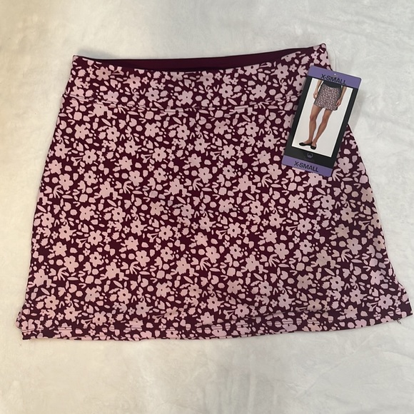 Tranquillity by Colorado clothing Plum purple Athletic Skort X-s ditsy floral - Picture 2 of 9